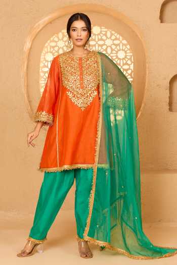 saina kapoor Diagonal Trellis Embroidered Kurta Set 