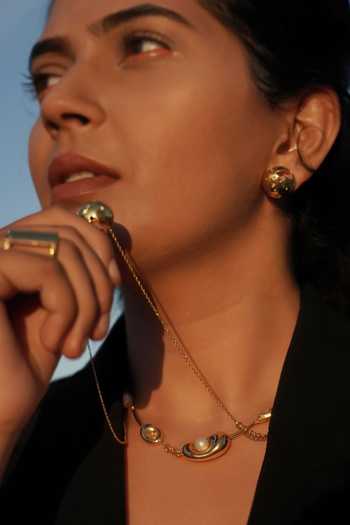 Buy KEFI-CO White Cosmos Pearl Studded Choker Online at Aza Fashions Buy_KEFI-CO_White Cosmos Pearl Studded Choker _Online_at_Aza_Fashions
