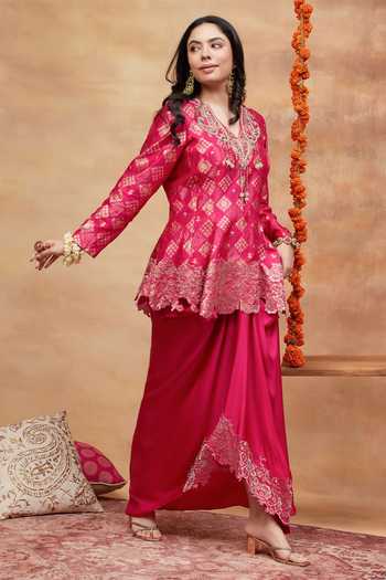 Buy Dareiss Magenta Silk V-neck Assi Geometric Woven Kurta And Skirt Set Buy_Dareiss_Magenta Silk V-neck Assi Geometric Woven Kurta And Skirt Set