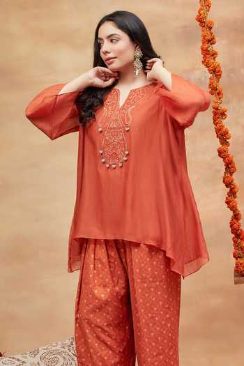 Buy DAREISS Orange Silk, Chanderi Split V-neck Kedar Paisley Embroidered Kurta And Salwar Set Online at Aza Fashions Buy_DAREISS_Orange Silk, Chanderi Split V-neck Kedar Paisley Embroidered Kurta And Salwar Set _Online_at_Aza_Fashions