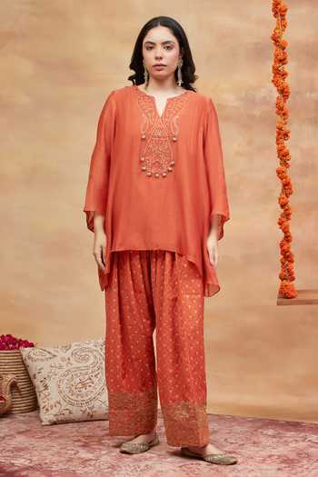 DAREISS Orange Silk, Chanderi Split V-neck Kedar Paisley Embroidered Kurta And Salwar Set at Aza Fashions DAREISS_Orange Silk, Chanderi Split V-neck Kedar Paisley Embroidered Kurta And Salwar Set _at_Aza_Fashions