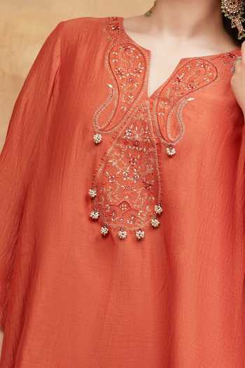 Shop DAREISS Orange Silk, Chanderi Split V-neck Kedar Paisley Embroidered Kurta And Salwar Set Shop_DAREISS_Orange Silk, Chanderi Split V-neck Kedar Paisley Embroidered Kurta And Salwar Set