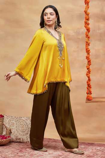 Buy Dareiss Yellow Silk V-neck Annapurna Neckline Embroidered Kurta And Salwar Set Online at Aza Fashions Buy_Dareiss_Yellow Silk V-neck Annapurna Neckline Embroidered Kurta And Salwar Set _Online_at_Aza_Fashions