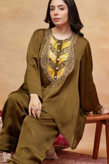 Shop Dareiss Green Silk, Chiffon Round Neck Meer Harit Yoke Embroidered Kurta And Salwar Set Online at Aza Fashions Shop_Dareiss_Green Silk, Chiffon Round Neck Meer Harit Yoke Embroidered Kurta And Salwar Set _Online_at_Aza_Fashions