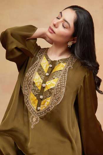 Dareiss Green Silk, Chiffon Round Neck Meer Harit Yoke Embroidered Kurta And Salwar Set at Aza Fashions Dareiss_Green Silk, Chiffon Round Neck Meer Harit Yoke Embroidered Kurta And Salwar Set _at_Aza_Fashions