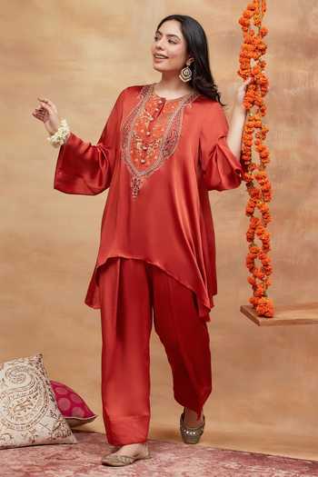 DAREISS Orange Silk, Satin Round Neck, Yes Meer Embroidered Kurta And Salwar Set at Aza Fashions DAREISS_Orange Silk, Satin Round Neck, Yes Meer Embroidered Kurta And Salwar Set _at_Aza_Fashions