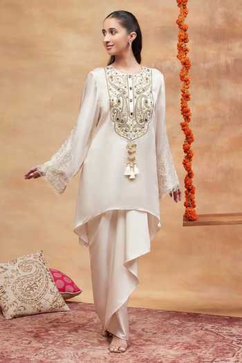 DAREISS Panchganga Yoke Embroidered Kurta & Skirt Set 