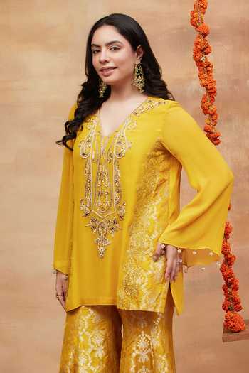 DAREISS Yellow Silk, Georgette V-neck Namo Kanak Embroidered Kurta And Sharara Set Online at Aza Fashions DAREISS_Yellow Silk, Georgette V-neck Namo Kanak Embroidered Kurta And Sharara Set _Online_at_Aza_Fashions