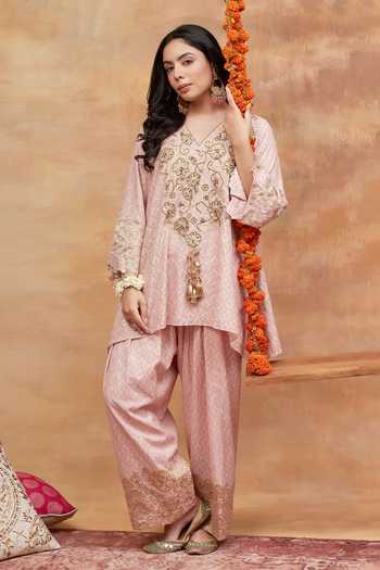 Shop_DAREISS_Blush Chanderi Silk V-neck Embroidered Kurta And Salwar Set _Online_at_Aza_Fashions