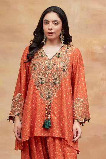 DAREISS Orange Chanderi Silk V-neck Manikarnika Embroidered Kurta And Salwar Set Online at Aza Fashions DAREISS_Orange Chanderi Silk V-neck Manikarnika Embroidered Kurta And Salwar Set _Online_at_Aza_Fashions