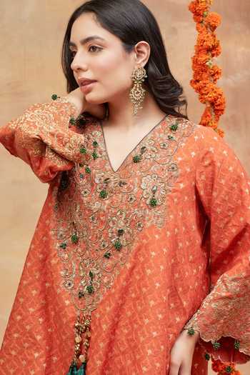 Shop DAREISS Orange Chanderi Silk V-neck Manikarnika Embroidered Kurta And Salwar Set Shop_DAREISS_Orange Chanderi Silk V-neck Manikarnika Embroidered Kurta And Salwar Set