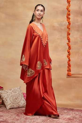 Shop DAREISS Orange Silk V-neck Rajghat Sindoor Embroidered Kurta And Skirt Set Online at Aza Fashions Shop_DAREISS_Orange Silk V-neck Rajghat Sindoor Embroidered Kurta And Skirt Set _Online_at_Aza_Fashions