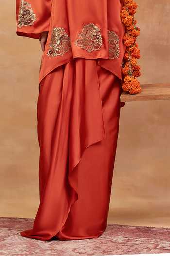 DAREISS Orange Silk V-neck Rajghat Sindoor Embroidered Kurta And Skirt Set at Aza Fashions DAREISS_Orange Silk V-neck Rajghat Sindoor Embroidered Kurta And Skirt Set _at_Aza_Fashions