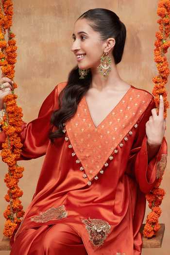 Buy DAREISS Orange Silk V-neck Rajghat Sindoor Embroidered Kurta And Skirt Set Buy_DAREISS_Orange Silk V-neck Rajghat Sindoor Embroidered Kurta And Skirt Set