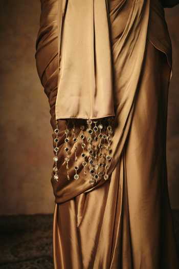 Buy Saanjh By Lea Gold Satin Sequins, Beads, Stones Sweetheart Neck Padmini Pre-draped Saree Set Buy_Saanjh By Lea_Gold Satin Sequins, Beads, Stones Sweetheart Neck Padmini Pre-draped Saree Set