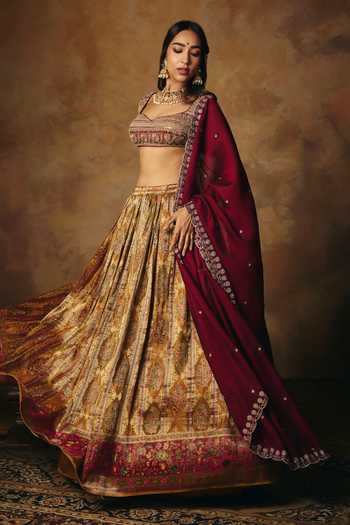 SAANJH BY LEA Gold Tissue Sweetheart Neck Amaira Banarasi Woven Lehenga Set Online at Aza Fashions SAANJH BY LEA_Gold Tissue Sweetheart Neck Amaira Banarasi Woven Lehenga Set _Online_at_Aza_Fashions