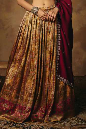 Buy SAANJH BY LEA Gold Tissue Sweetheart Neck Amaira Banarasi Woven Lehenga Set Online at Aza Fashions Buy_SAANJH BY LEA_Gold Tissue Sweetheart Neck Amaira Banarasi Woven Lehenga Set _Online_at_Aza_Fashions