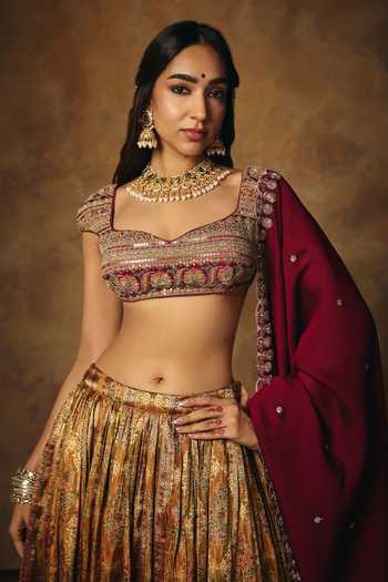 Shop SAANJH BY LEA Gold Tissue Sweetheart Neck Amaira Banarasi Woven Lehenga Set Online at Aza Fashions Shop_SAANJH BY LEA_Gold Tissue Sweetheart Neck Amaira Banarasi Woven Lehenga Set _Online_at_Aza_Fashions