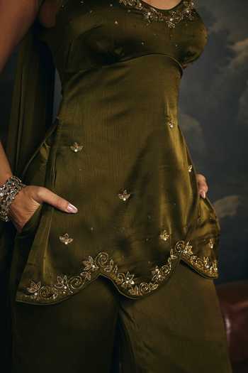 Shop_SAANJH BY LEA_Olive Green Chiffon Sweetheart Neck, Yes Chaaya Embroidered Y2k Kurta Set _Online_at_Aza_Fashions
