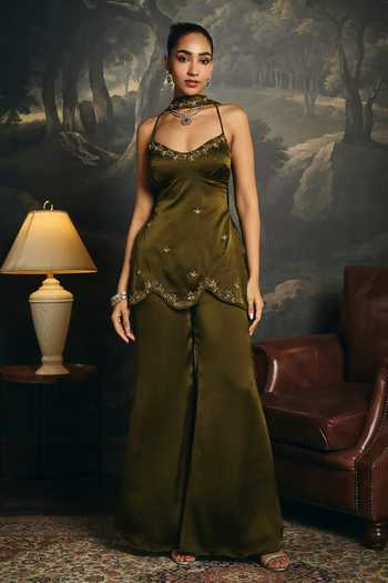 SAANJH BY LEA_Olive Green Chiffon Sweetheart Neck, Yes Chaaya Embroidered Y2k Kurta Set _at_Aza_Fashions