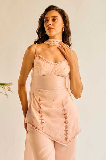 SAANJH BY LEA_Pink Georgette Sweetheart Neck, Yes Geet Embroidered Y2k Kurta Set _at_Aza_Fashions