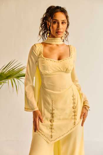 Buy_SAANJH BY LEA_Yellow Georgette Sweetheart Neck, Yes Geet Hand Embroidered Kurta Set 