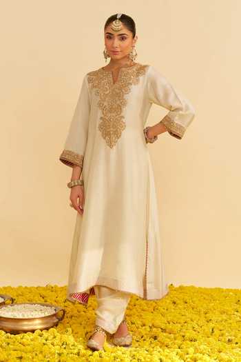 Buy Sheetal Batra Ivory Silk Embroidery Round Neck Hiba Kaftan Set at Aza Fashions Buy_Sheetal Batra_Ivory Silk Embroidery Round Neck Hiba Kaftan Set _at_Aza_Fashions