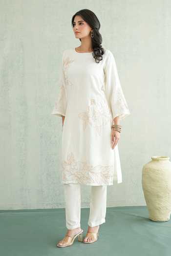 Masoomm Off White Shantoon Boat Neck, Yes Embroidered Floral Kurta And Pant Set Online at Aza Fashions Masoomm_Off White Shantoon Boat Neck, Yes Embroidered Floral Kurta And Pant Set _Online_at_Aza_Fashions