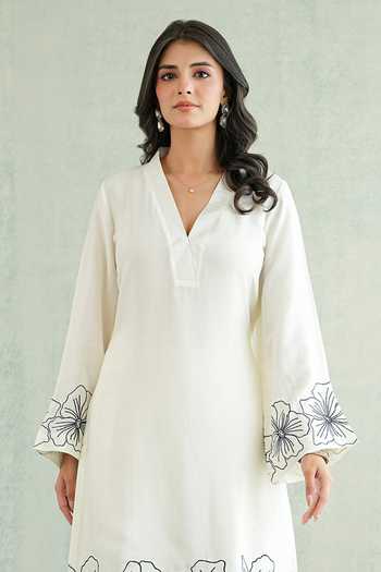 Masoomm Off White Shantoon V-neck, Yes Embroidered Bordered Kurta And Pant Set Online at Aza Fashions Masoomm_Off White Shantoon V-neck, Yes Embroidered Bordered Kurta And Pant Set _Online_at_Aza_Fashions