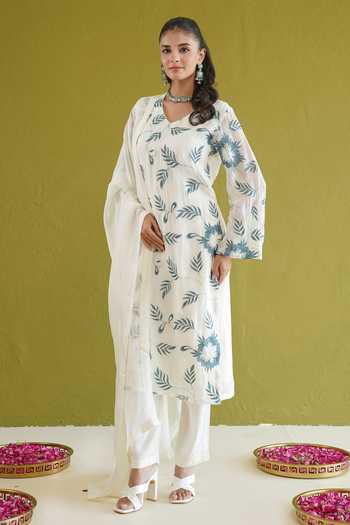 Shop Masoomm Off White Organza, Shantoon V-neck Embroidered Kurta Pant Set Online at Aza Fashions Shop_Masoomm_Off White Organza, Shantoon V-neck Embroidered Kurta Pant Set _Online_at_Aza_Fashions
