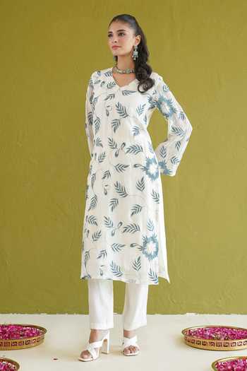 Masoomm Off White Organza, Shantoon V-neck Embroidered Kurta Pant Set at Aza Fashions Masoomm_Off White Organza, Shantoon V-neck Embroidered Kurta Pant Set _at_Aza_Fashions