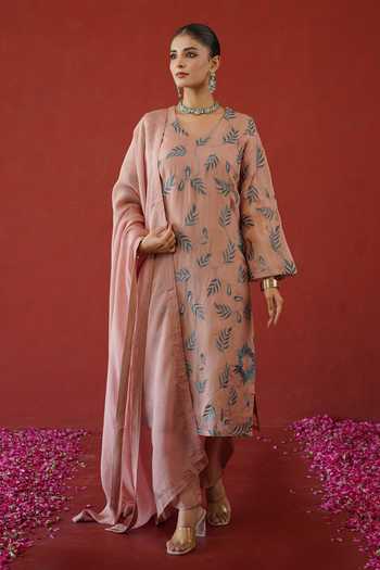 Shop Masoomm Peach Organza, Shantoon V-neck Embroidered Kurta Pant Set Online at Aza Fashions Shop_Masoomm_Peach Organza, Shantoon V-neck Embroidered Kurta Pant Set _Online_at_Aza_Fashions