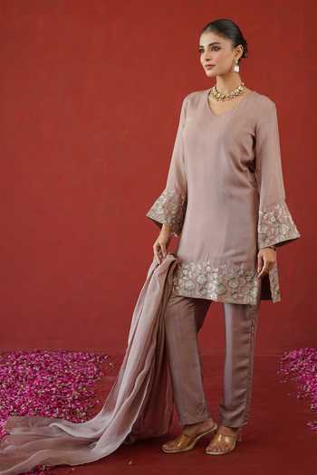 Shop Masoomm Mauve Organza, Shantoon V-neck Embroidered Floral Kurta Set Online at Aza Fashions Shop_Masoomm_Mauve Organza, Shantoon V-neck Embroidered Floral Kurta Set _Online_at_Aza_Fashions