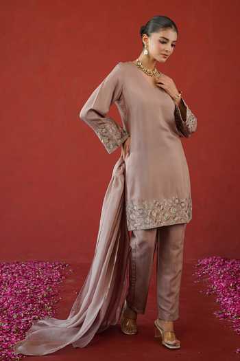 Buy Masoomm Mauve Organza, Shantoon V-neck Embroidered Floral Kurta Set Buy_Masoomm_Mauve Organza, Shantoon V-neck Embroidered Floral Kurta Set