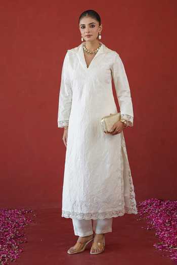 Shop Masoomm Off White Shantoon V-neck, Yes Scallop Hem Kurta And Pant Set Online at Aza Fashions Shop_Masoomm_Off White Shantoon V-neck, Yes Scallop Hem Kurta And Pant Set _Online_at_Aza_Fashions