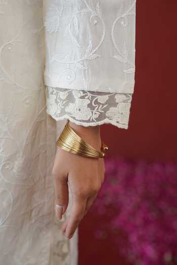 Buy Masoomm Off White Shantoon V-neck, Yes Scallop Hem Kurta And Pant Set Buy_Masoomm_Off White Shantoon V-neck, Yes Scallop Hem Kurta And Pant Set