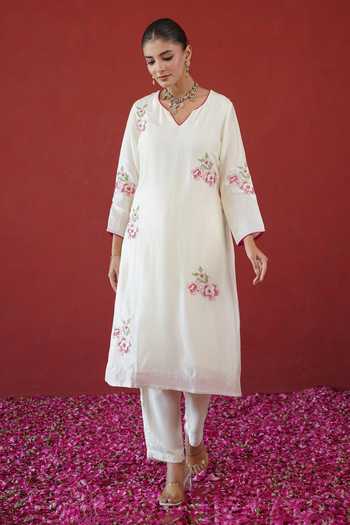 Masoomm Off White Organza, Silk V-neck Embroidered Kurta Set at Aza Fashions Masoomm_Off White Organza, Silk V-neck Embroidered Kurta Set _at_Aza_Fashions