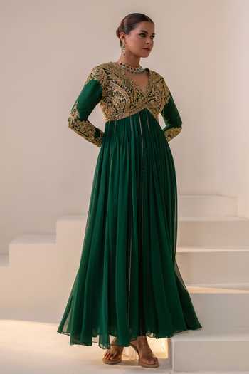 Rasasvada Green Georgette, Dupion V-neck Floral Embellished Anarkali Online at Aza Fashions Rasasvada_Green Georgette, Dupion V-neck Floral Embellished Anarkali _Online_at_Aza_Fashions