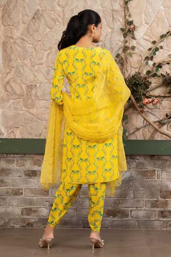 Shop Senren By Eshana Raut Yellow Crepe, Net V-neck Tropical Print Kurta Set at Aza Fashions Shop_Senren By Eshana Raut_Yellow Crepe, Net V-neck Tropical Print Kurta Set _at_Aza_Fashions