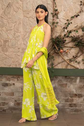 Senren By Eshana Raut Green Crepe Halter Neck Floral Print Kurta Set at Aza Fashions Senren By Eshana Raut_Green Crepe Halter Neck Floral Print Kurta Set _at_Aza_Fashions