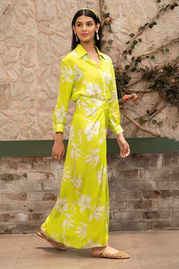 Buy_Senren By Eshana Raut_Green Crepe Collared Neck Floral Print Shirt And Skirt Set _Online_at_Aza_Fashions