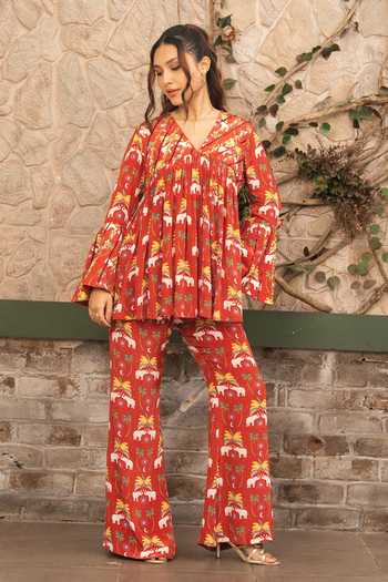 Shop Senren By Eshana Raut Maroon Crepe V-neck, Yes Bohemian Print Kurta And Pant Set Online at Aza Fashions Shop_Senren By Eshana Raut_Maroon Crepe V-neck, Yes Bohemian Print Kurta And Pant Set _Online_at_Aza_Fashions