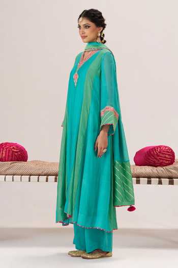 Almaari By Pooja Patel_Green Chanderi Silk V-neck Ruhani V Kurta Palazzo Set _Online_at_Aza_Fashions