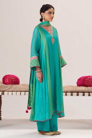 Buy_Almaari By Pooja Patel_Green Chanderi Silk V-neck Ruhani V Kurta Palazzo Set _Online_at_Aza_Fashions