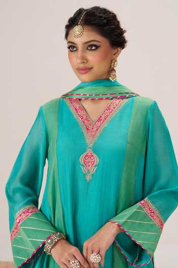 Almaari By Pooja Patel_Green Chanderi Silk V-neck Ruhani V Kurta Palazzo Set _at_Aza_Fashions