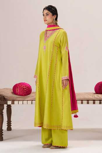 Buy_Almaari By Pooja Patel_Yellow Silk, Silk, V-neck Naaz Kurta Set _Online_at_Aza_Fashions