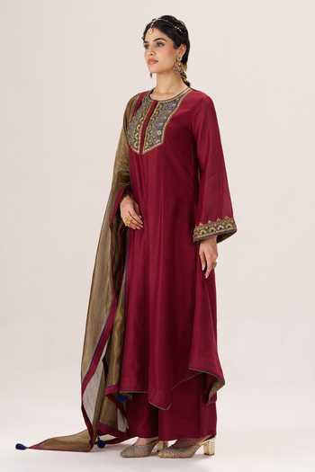 Almaari By Pooja Patel Red Silk, Chanderi, Tissue Round Neck, Yes Zeenat Embroidered Kurta Set at Aza Fashions Almaari By Pooja Patel_Red Silk, Chanderi, Tissue Round Neck, Yes Zeenat Embroidered Kurta Set _at_Aza_Fashions