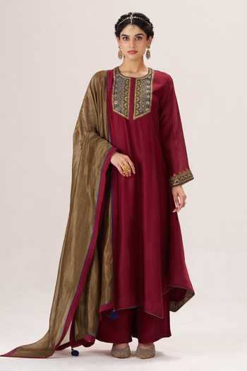 Almaari By Pooja Patel Zeenat Embroidered Kurta Set 