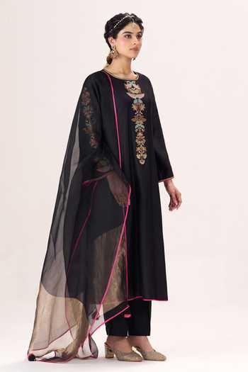 Almaari By Pooja Patel Black Silk, Chanderi Silk, Organza Round Neck Leher Embroidered Kurta Set Online at Aza Fashions Almaari By Pooja Patel_Black Silk, Chanderi Silk, Organza Round Neck Leher Embroidered Kurta Set _Online_at_Aza_Fashions