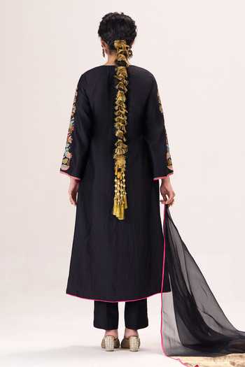 Almaari By Pooja Patel Leher Embroidered Kurta Set 